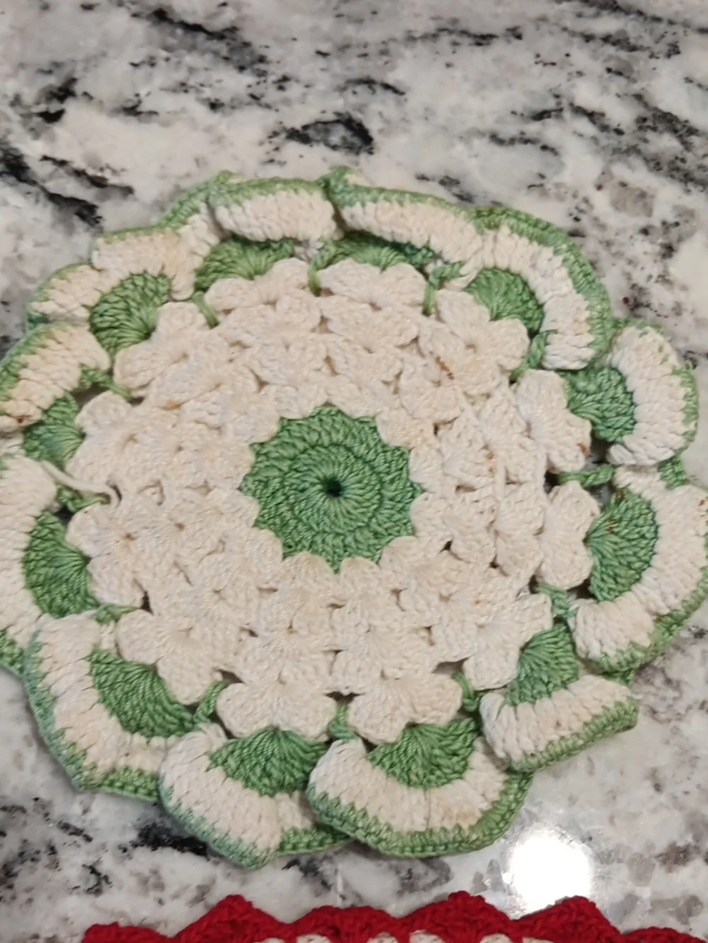 Vintage Handmade Crochet Floral Hotpads- Red & Green (Brand Unbranded)